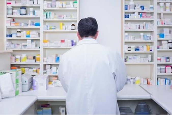 المباشرة بتجهيز العيادات الطبية بألادوية المزمنة والعامة ولشهرين متتاليين