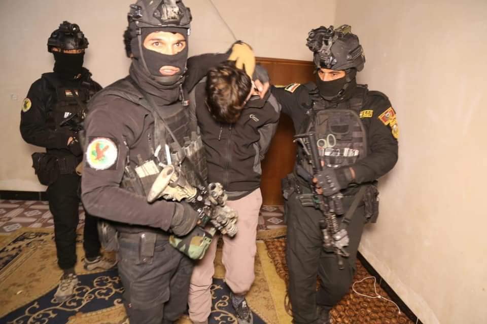 بالصور:جهاز مكافحة الارهاب يعتقل مجموعة من الإرهابيين في قضاء هيت ضمن عملية " ثأر الشهداء " الأخيرة