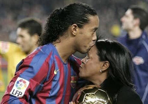 والدة اللاعب البرازيلي رونالدينيو تفوقت على السرطان وتوفيت بكورونا