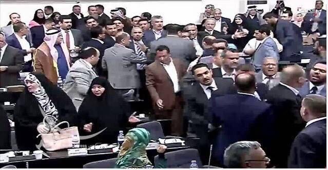 تدافع وشجار بالايدي والكراسي في جلسة مجلس النواب.. ومشعان الجبوري يوضح اسبابه