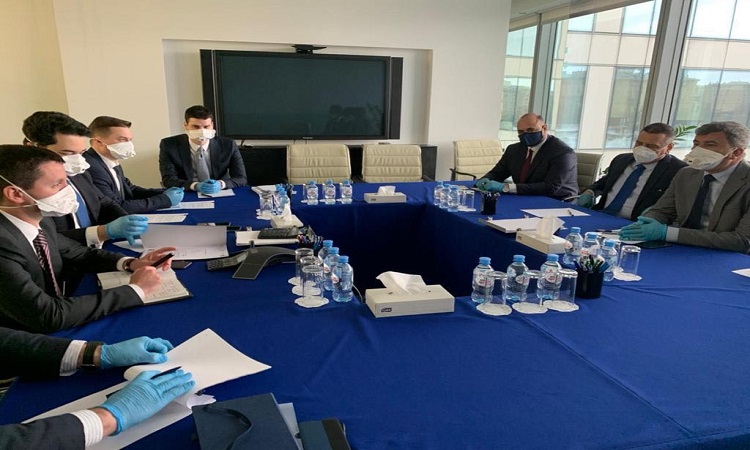 وزير النفط: الاتفاق على توريد مليون جرعة من اللقاح الروسي