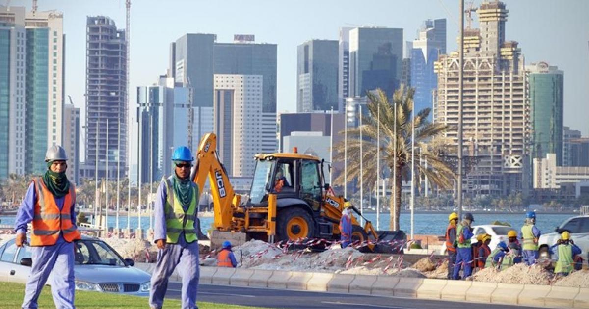 الجارديان: وفاة أكثر من 6 آلاف عامل في قطر خلال استعدادها لمونديال 2022