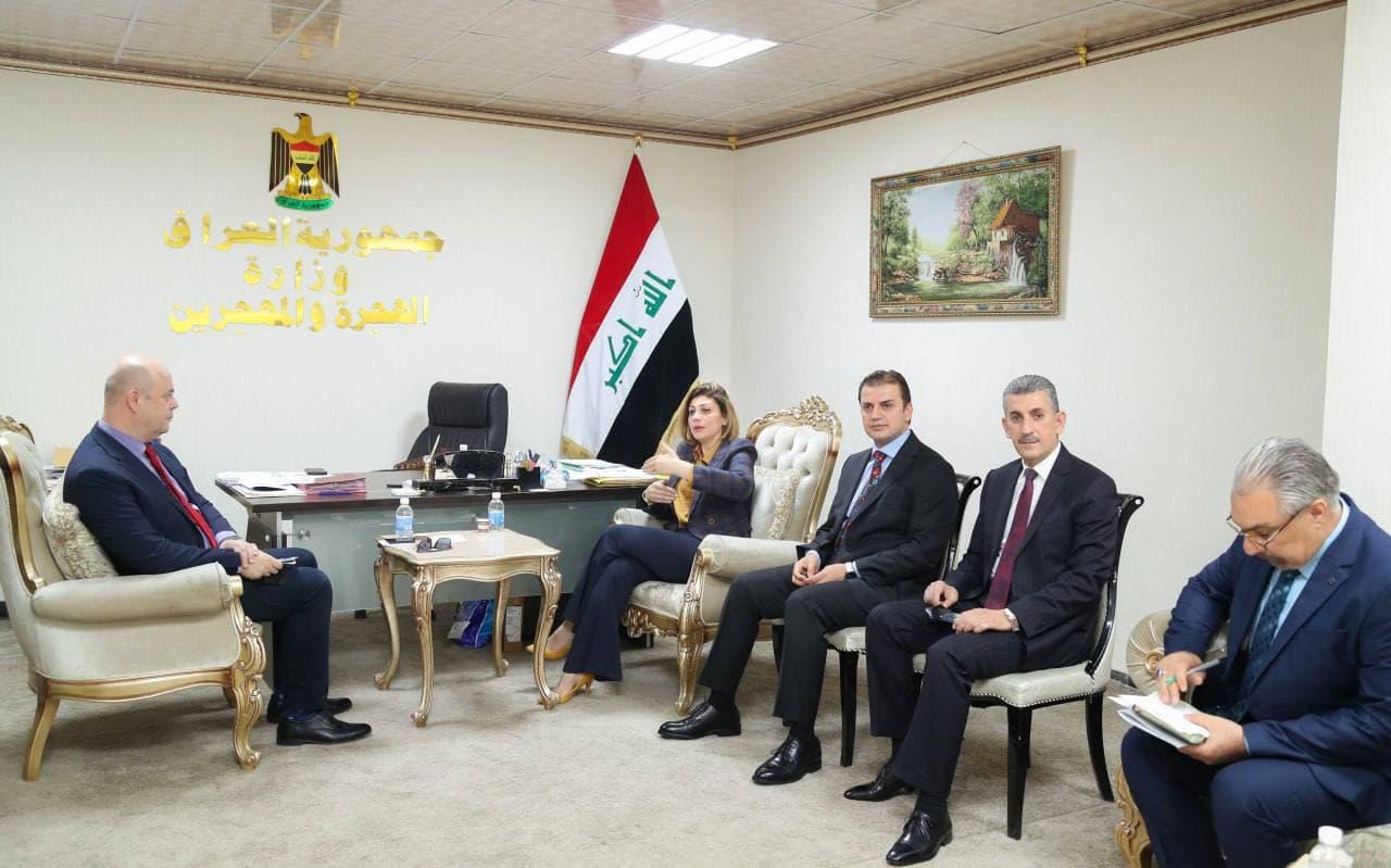 وزيرة الهجرة تبحث مع منظمة ميرسي كور ملفي النزوح والعودة