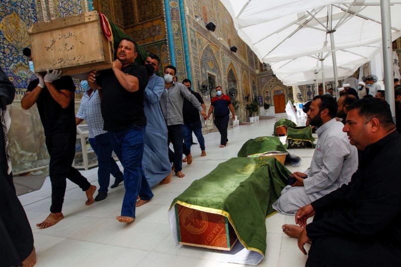 بالصور:تشييع جثامين عدد من ضحايا “فاجعة” مستشفى ابن الخطيب في بغداد