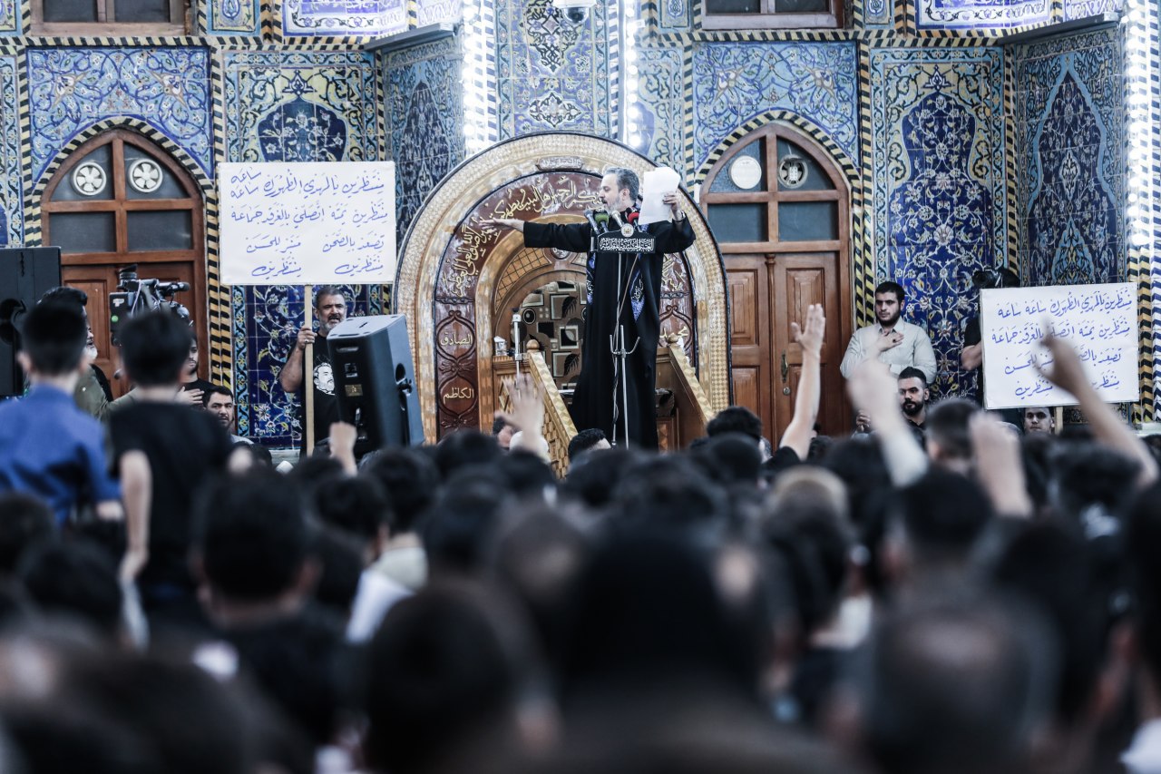 بالصور:باسم الكربلائي يحيي مناسبة هدم قبور ائمة البقيع بالصحن الحسيني الشريف