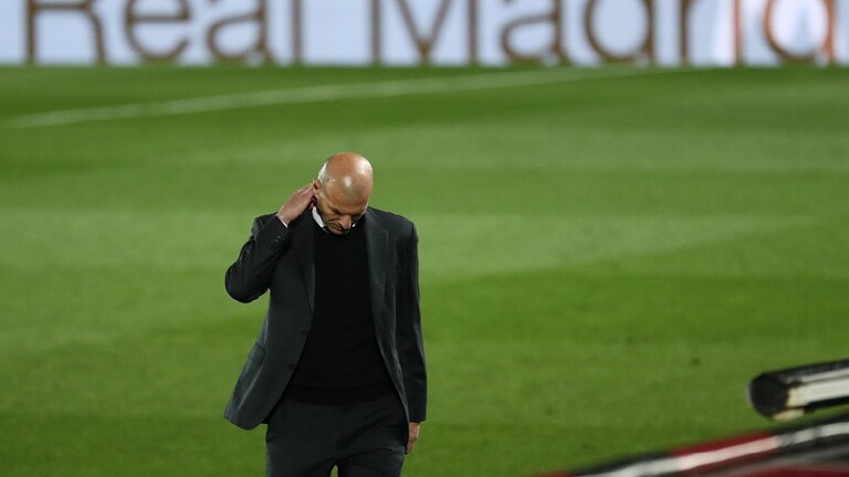 صحفي شهير: زيدان قرر الرحيل عن ريال مدريد بأثر فوري