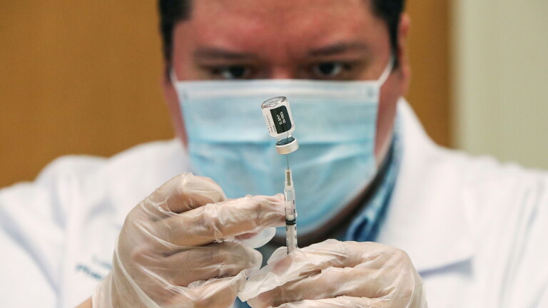 الولايات المتحدة..عاملون في الرعاية الصحية يقاضون مستشفى بسبب إجبارهم على التطعيم ضد كورونا