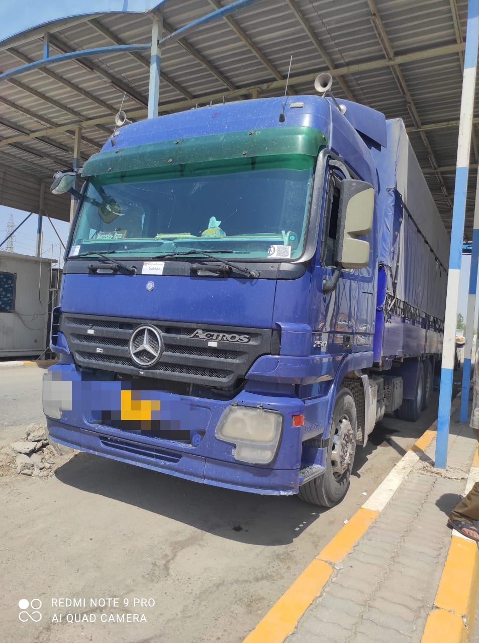 السيطرات الخارجية في كربلاء تضبط عجلة زيوت محركات منتهية الصلاحية