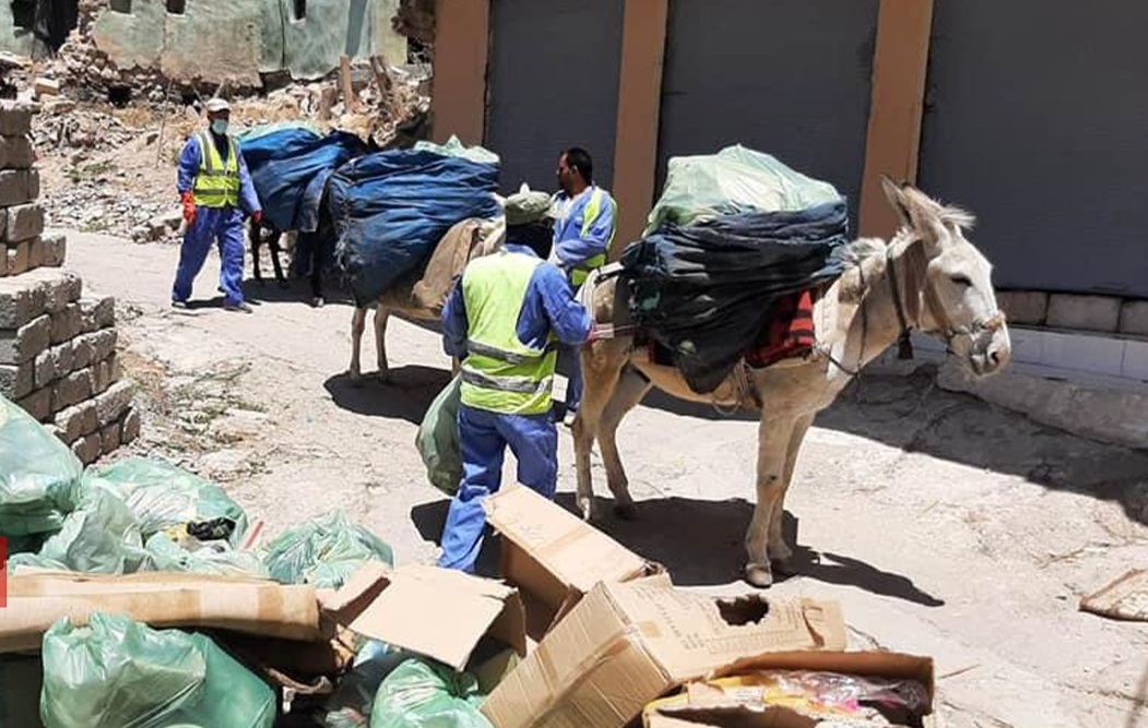 تصل إلى 10 أطنان اسبوعياً.. أربع "حمير" لتنظيف حيين سكنيين في دهوك