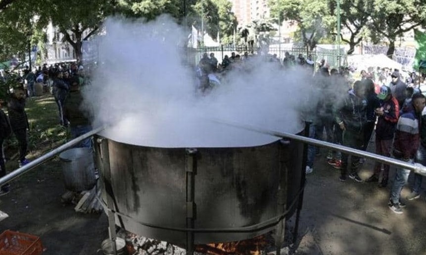 سقوط طباخ في قدر ضخم... ووفاته!