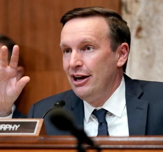 عضو ديمقراطي: الغارة الأمريكية في سوريا والعراق تمت من دون موافقة الكونغرس