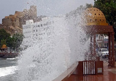 سلطنة عمان تقطع الكهرباء وتخلي مستشفيات بسبب إعصار شاهين