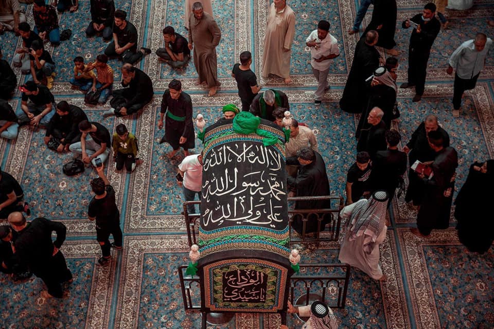 بالصور:احياء ذكرى شهادة الامام الحسن العسكري في كربلاء والنعش الرمزي داخل صحن الامام الحسين (عليه السلام )