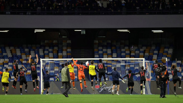 نابولي يهزم تورينو ويستعيد صدارة الدوري الإيطالي