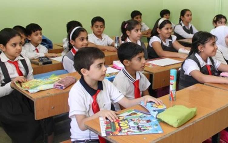 التربية تحدد ألوان الزي المدرسي