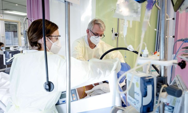 هولندا تسجل أعلى حصيلة أسبوعية في إصابات كورونا