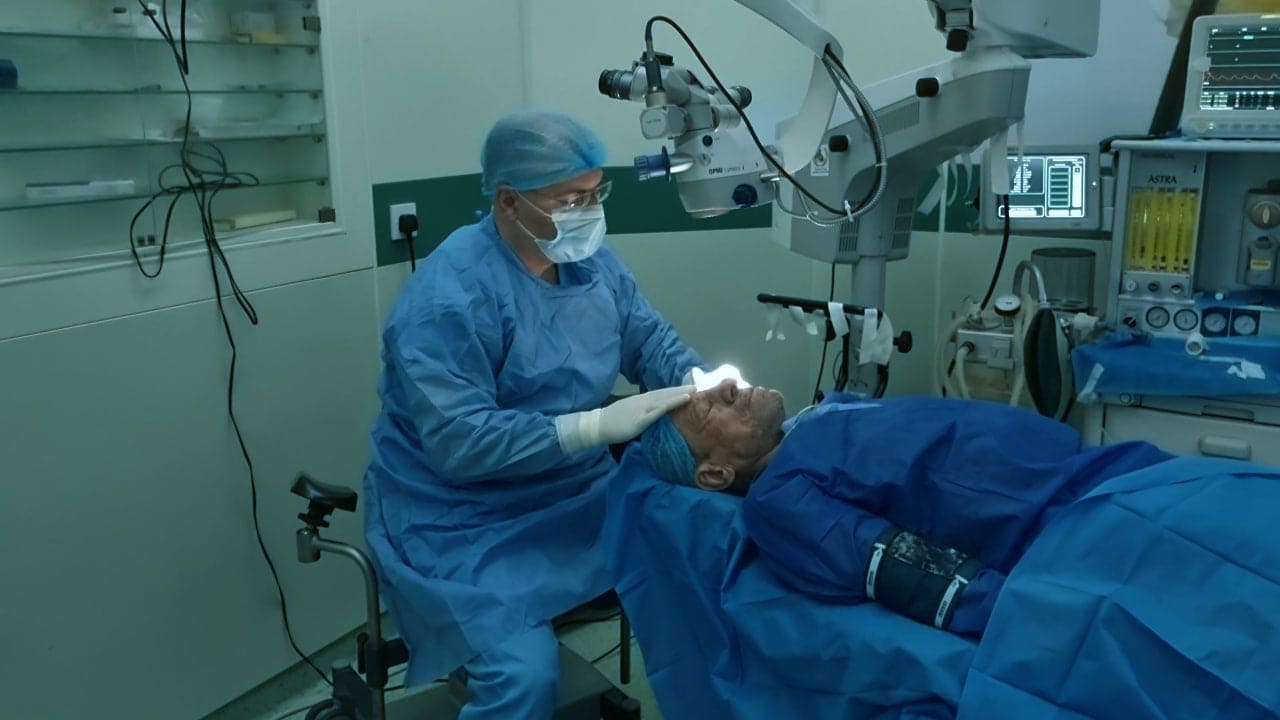 فيديو:ضمن مبادرة العتبة الحسينية للعلاج المجاني: مركز للعيون يجري ٩٥ عملية جراحية  في 7 ايام