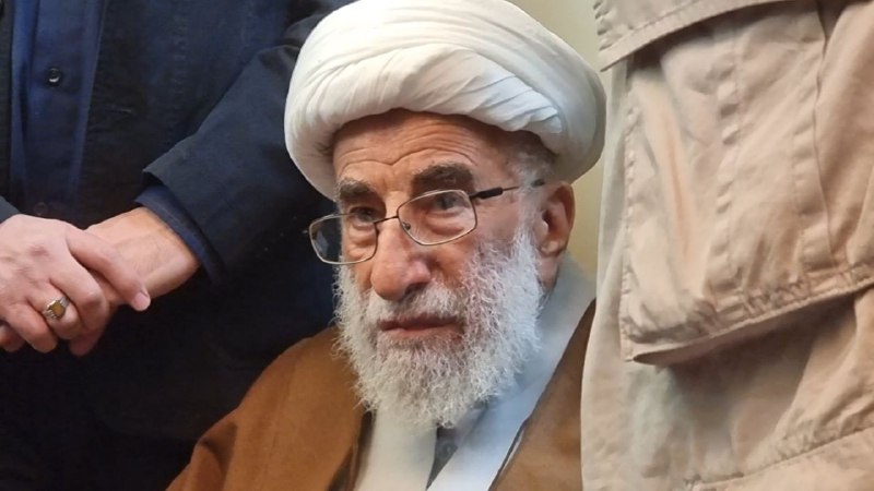 بالفيديو:اية الله جنتي يزور حرم الامام الحسين عليه السلام