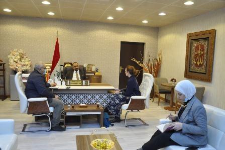 العمل تعقد اجتماعا مع منظمة الهجرة الدولية (iom) لمناقشة المشاريع المزمع تنفيذها في بعض المحافظات