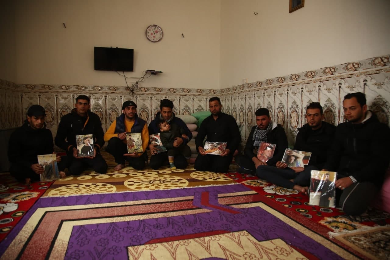 بالصور.. من دار احد شهداء العظيم ذووه يروون وصيته: بلغوا سلامي الى مرجعي السيستاني وعسى ان اكون "كفيت ووفيت"