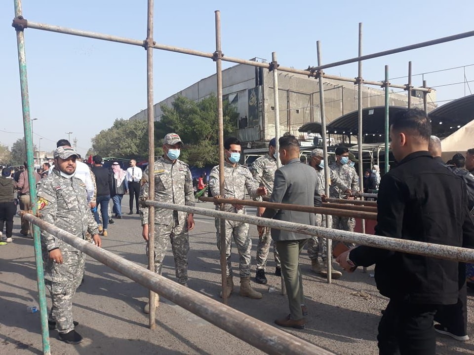 بالصور:حشد العتبات يمسك سيطرات التفتيش في الكاظمية