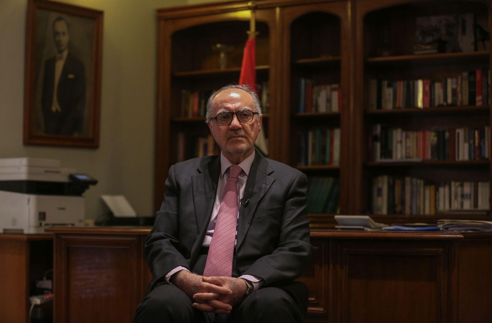 وزير المالية يصل إلى البرلمان