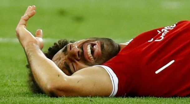 طبيب إنجليزي.. محمد صلاح في خطر ويجب على ليفربول الدعاء من أجله