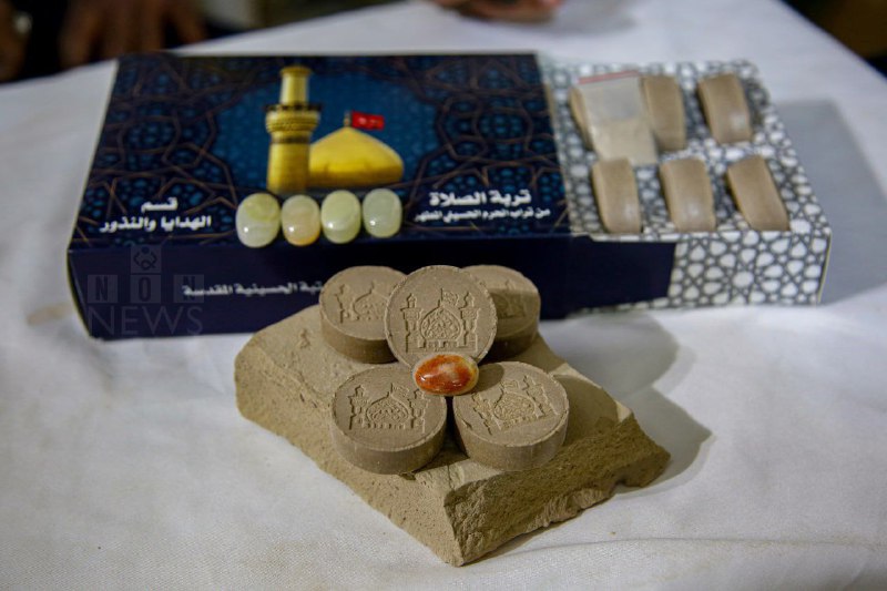 بالصور:كيف يتم صناعة "ترب الصلاة" في العتبتين الحسينية والعباسية :تعرف على كرامات تربة قبر الامام الحسين