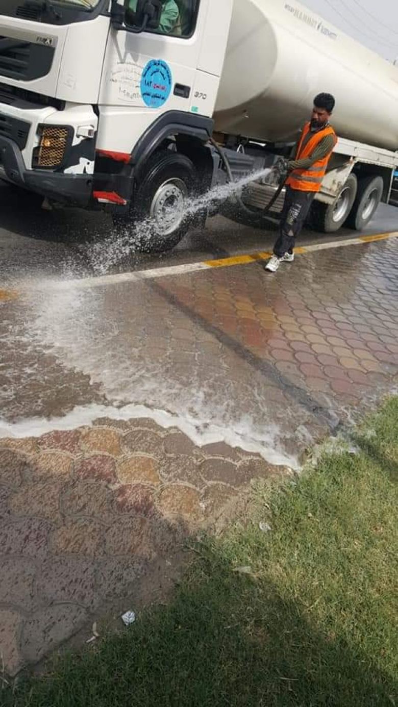 بعد العاصفة الترابية.. دوائر المحافظة تباشر بحملة تنظيف لمدينة كربلاء