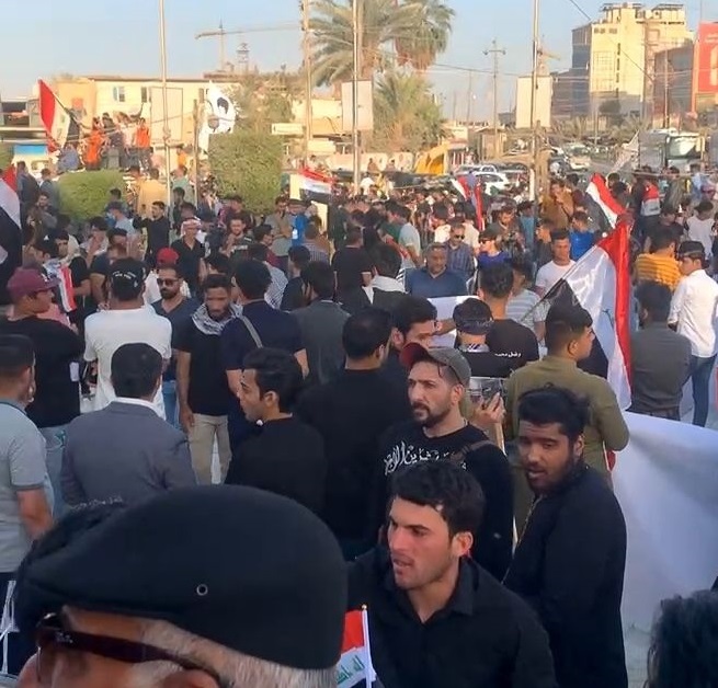 متظاهرون يحيون ذكرى اغتيال الوزني في كربلاء  (صور)