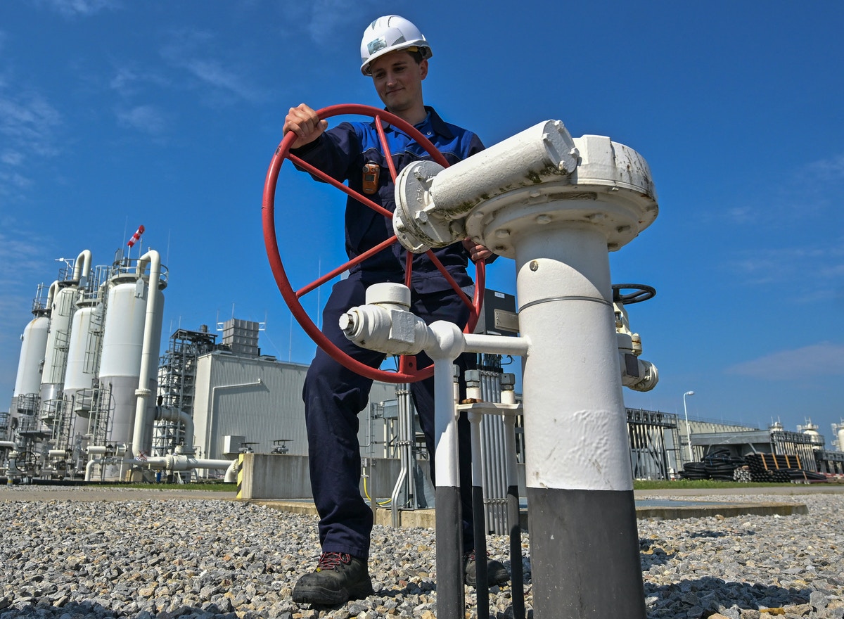 أوكرانيا توقف تدفق الغاز الروسي لأوروبا عبر نقطة رئيسية في أراضيها