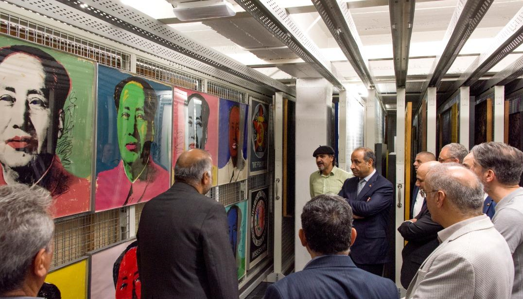 وزير الثقافة العراقي يزور متحف الفنون المعاصرة بطهران