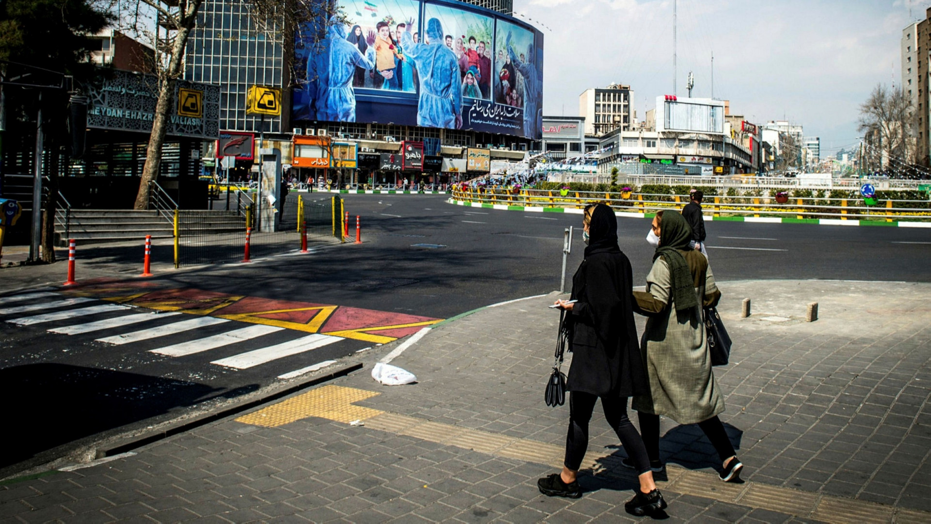 في حادث مأساوي.. عائلة كاملة تنهي حياتها شنقاً في إيران