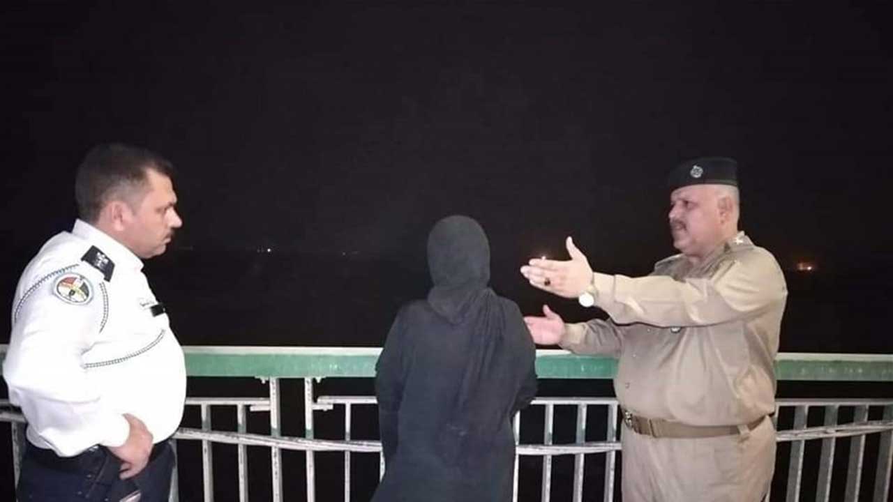 العراق.. شرطي مرور ينقذ امرأة حاولت الانتحار من على جسر تكريت