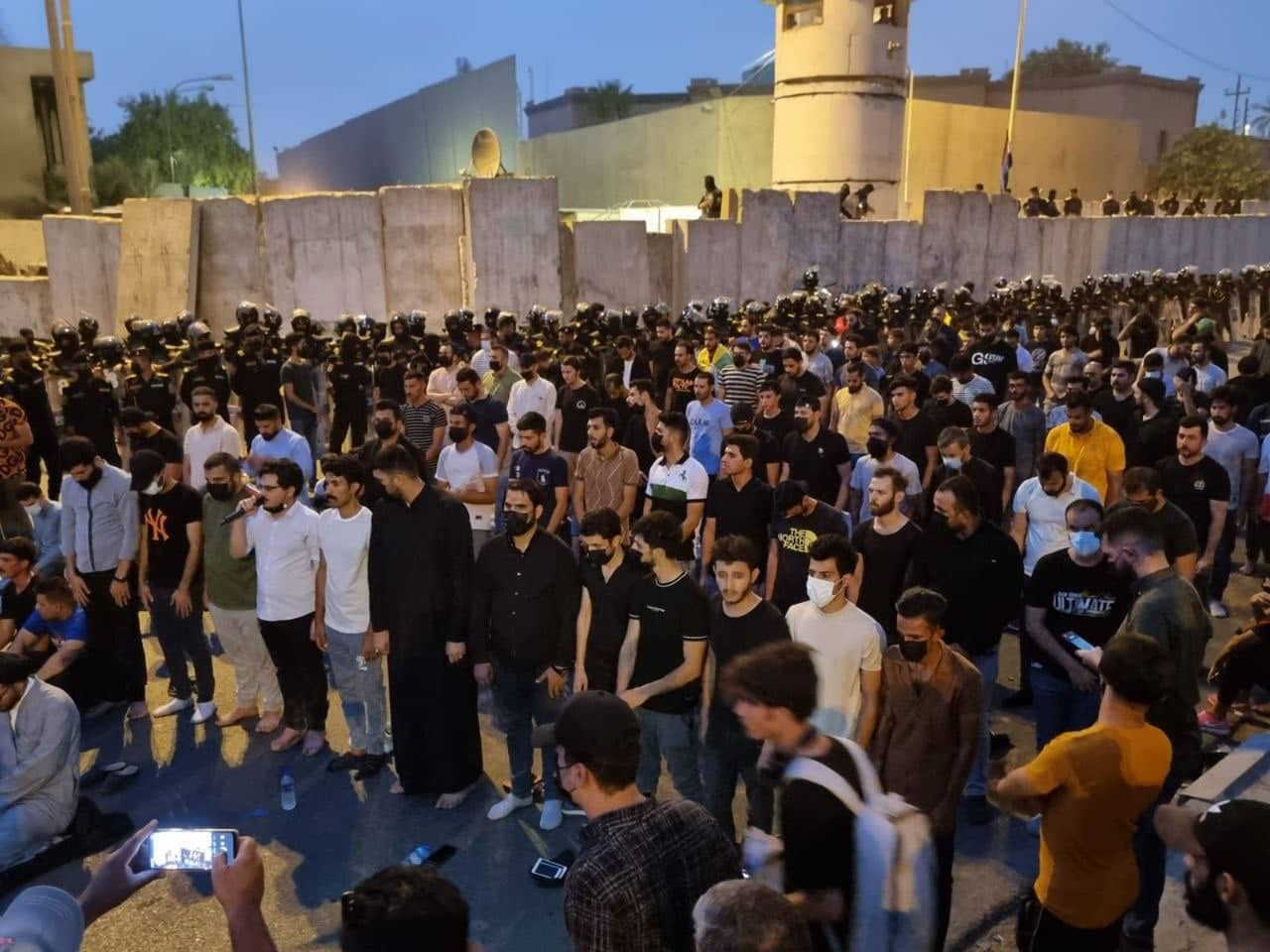 بالفيديو: وكالة نون الخبرية  امام السفارة التركية واستمرار الاحتجاجات الغاضبة امامها