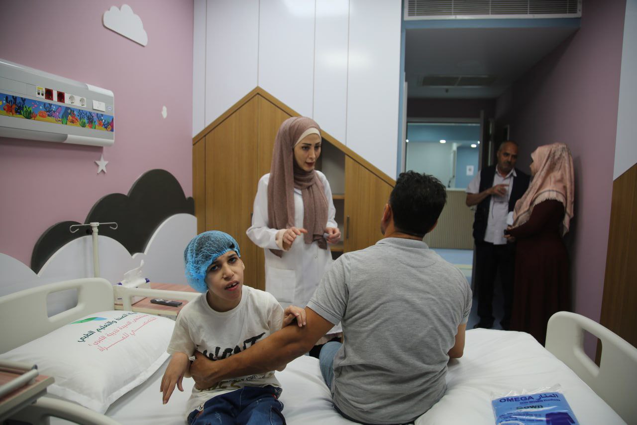 فيديو..تحملت نفقاتها العتبة الحسينية المقدسة :ماريا وعلي قصة اول عملية تجريها طبيبة في مستشفى خديجة الكبرى(ع)