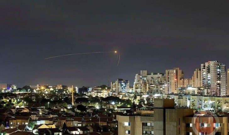 أكثر من 100 صاروخ تصيب تل ابيب ومدن المركز