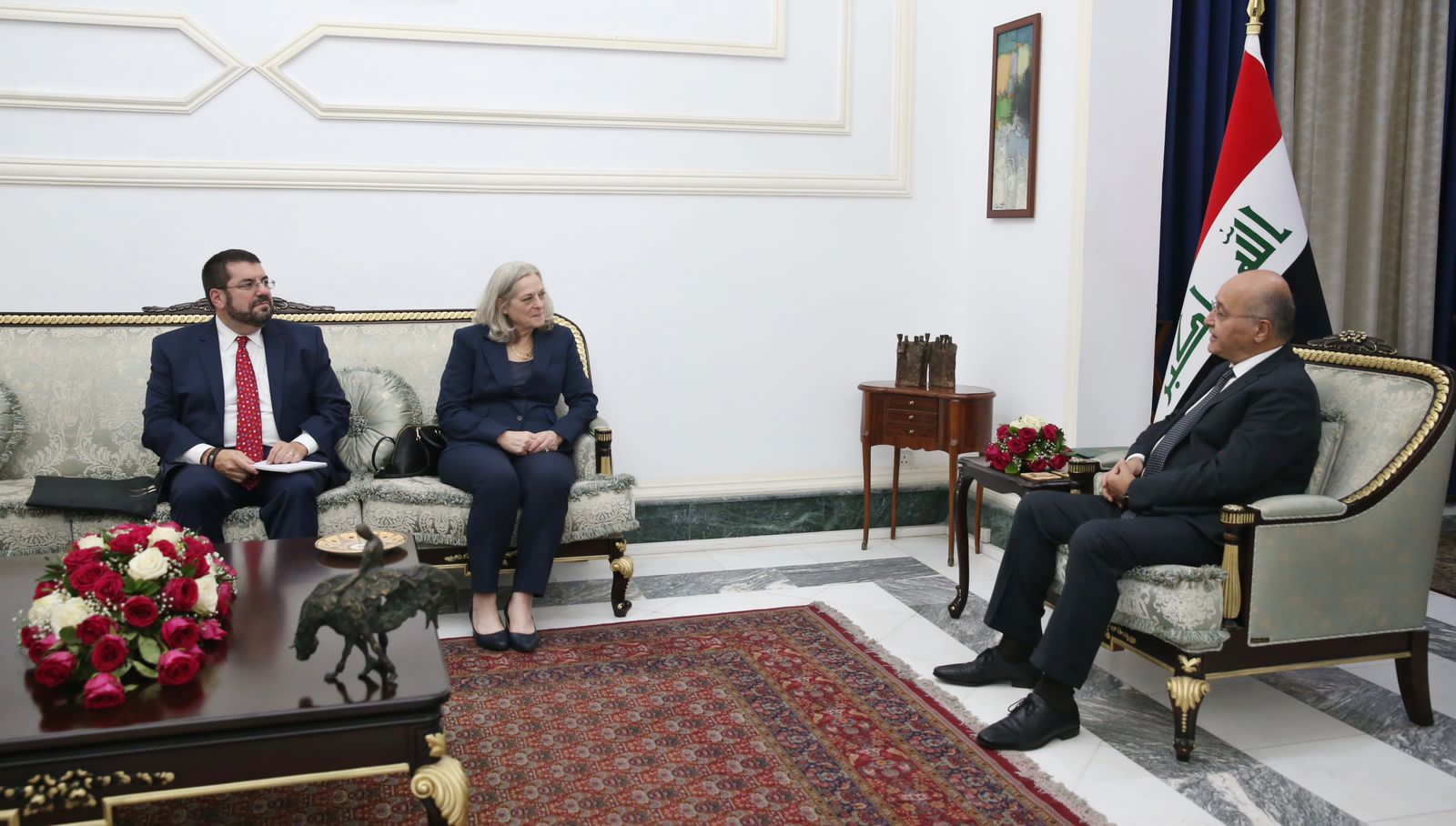 صالح والسفيرة الأميركية يناقشان تخفيف التوترات في المنطقة