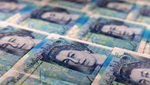 بريطانيا تستبدل صورة الملكة إليزابيث بصورة الملك تشارلز الثالث على الجنيه