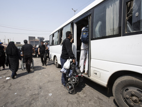 إيران تعلن عودة نصف زائريها من العراق