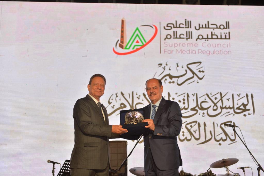 نقيب الصحفيين العراقيين يحصل على جائزة الرواد على مستوى الوطن العربي