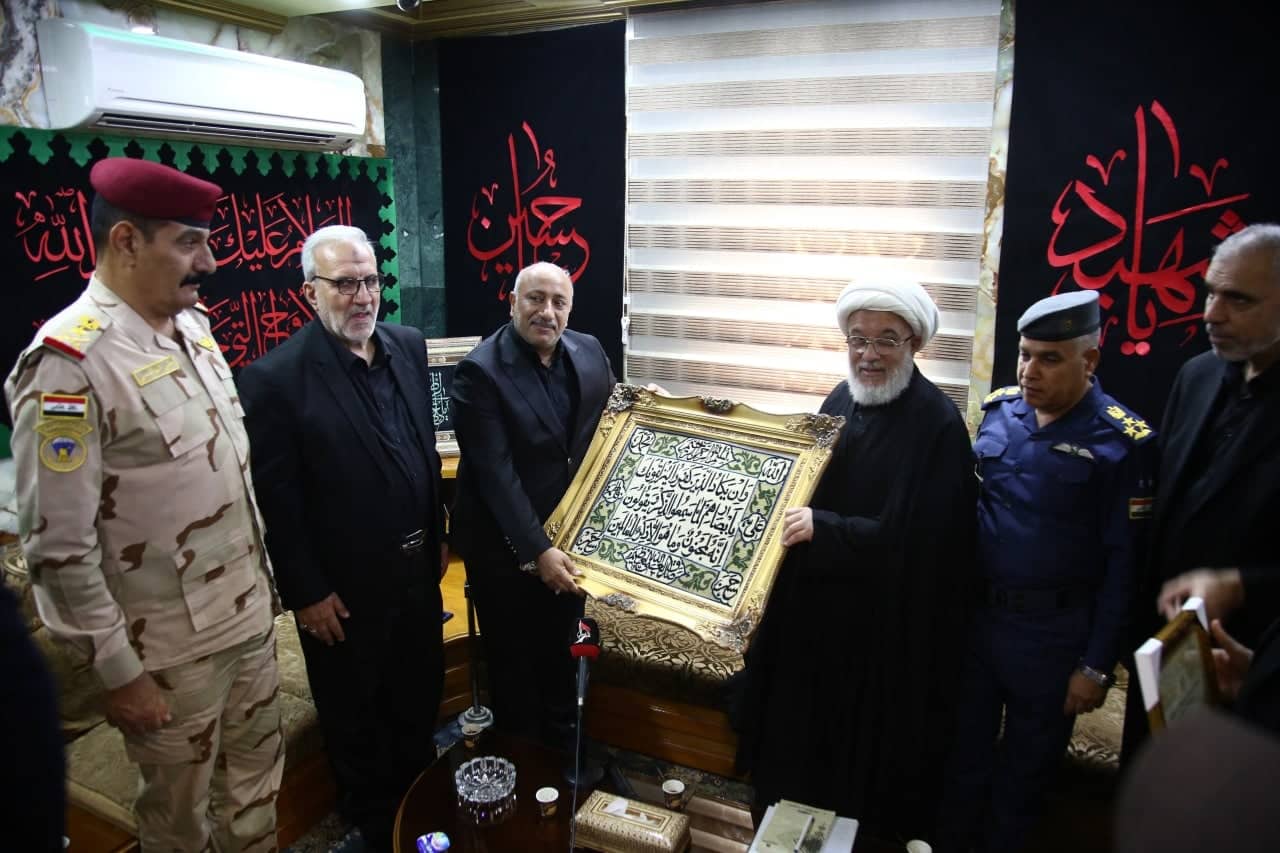 الشيخ عبد المهدي الكربلائي يكرم محافظ كربلاء وقادتها الامنيين: نرجو ان يكون ذلك دافعا لتقديم المزيد في سبيل خدمة المدينة وزوارها(صور)