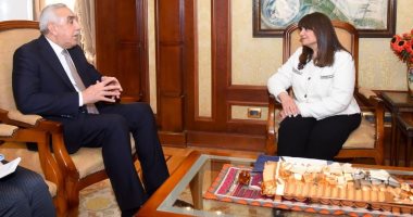 سفير العراق بالقاهرة يبحث مع وزيرة الهجرة وشئون المصريين بالخارج سبل التعاون