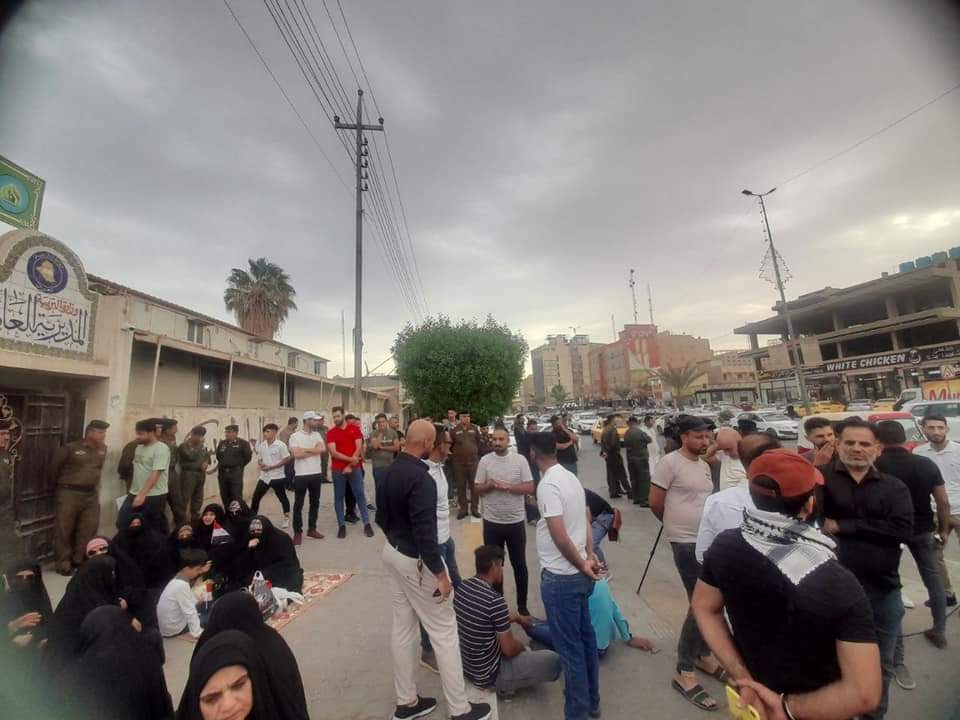 خريجو كربلاء يجددون تظاهراتهم أمام مبنى التربية ويطالبون الحكومة الجديدة بالتعيين