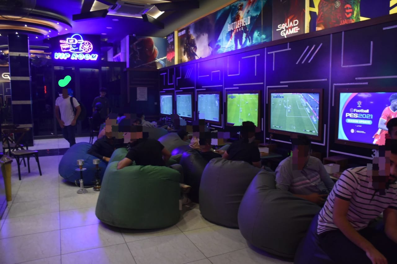 بالصور:شرطة كربلاء تداهم قاعة ألعاب ألكترونية وتعتقل صاحبها على أثر وجود أكثر من 60 طالب متسرب من المدرسة