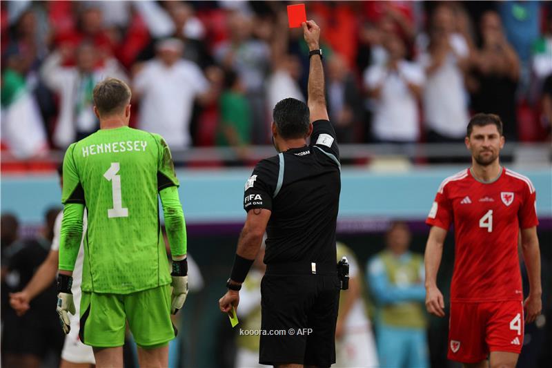 إشهار البطاقة الحمراء الأولى في مونديال 2022