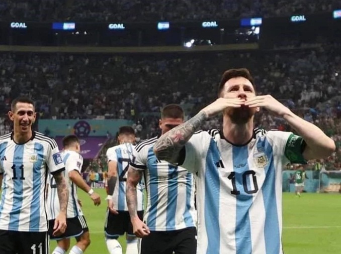 الأرجنتين تنتصر على المكسيك وتحيي آمال عبور مجموعات المونديال