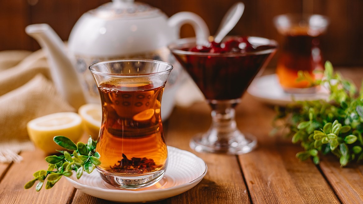 أطعمة عليك التوقف عنها فوراً عندما تشرب الشاي!