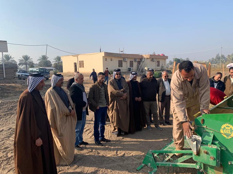 مشاهدة حقلية حول تعيير الباذرة المسمدة وطرق البذار الصحيحة وأهميتها في تقليل التكاليف وزيادة الإنتاج