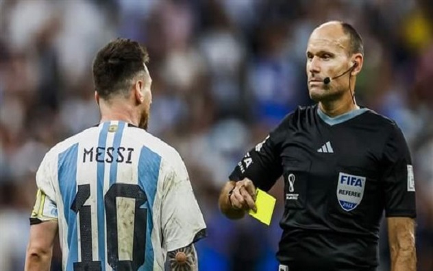 رسميا.. الفيفا يستبعد الحكم الاسباني ماثيو لاهوز من مونديال قطر